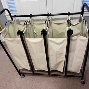 Laundry hamper/basket